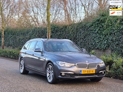 BMW 3-serie Touring - Nbt EVO Apple CarPlay LM Velgen Trekhaak NAP NL Gave Kleur 320i Luxury Edition