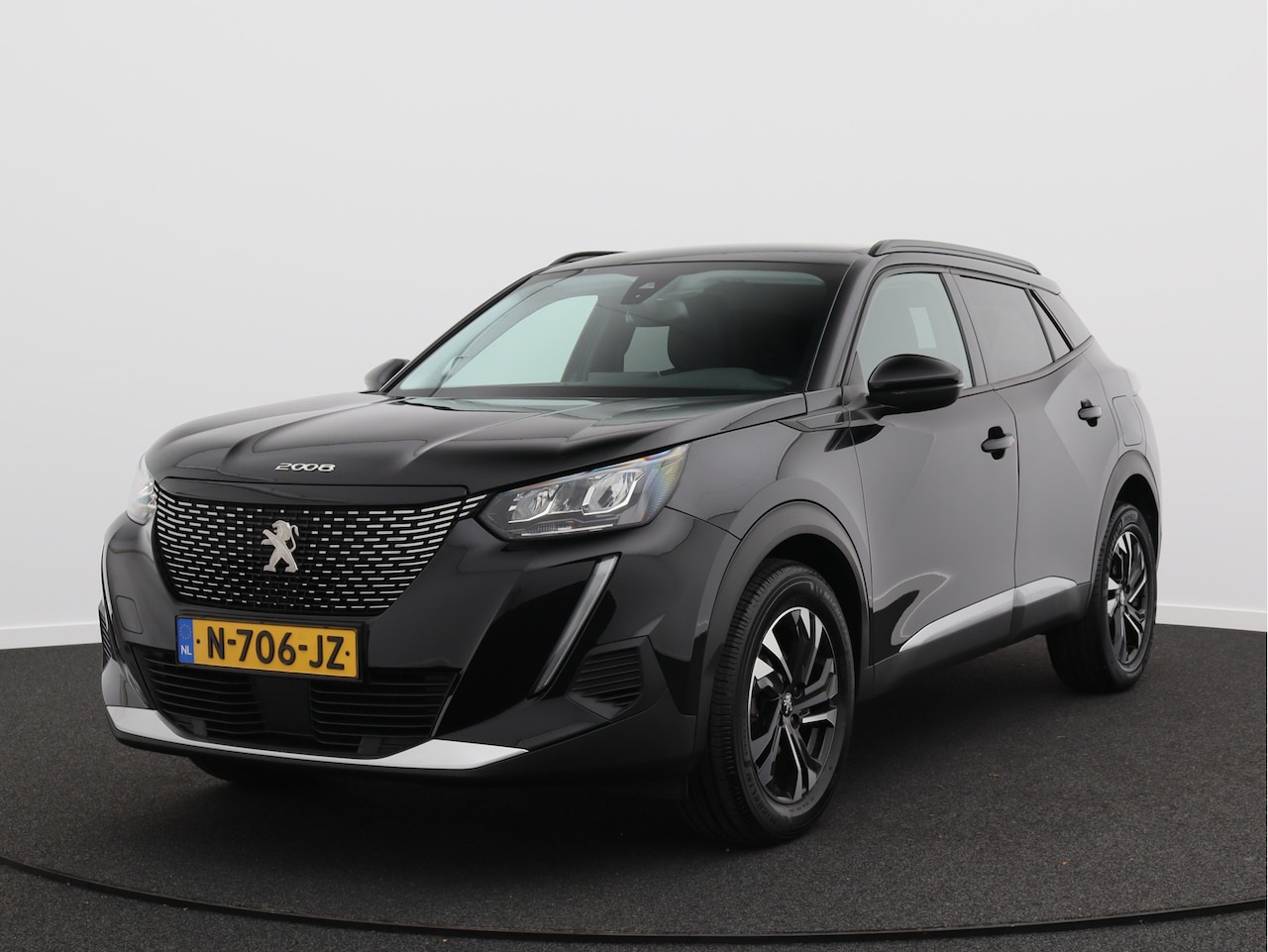 Peugeot 2008 - 1.2 PureTech Allure/ lage km/ zeer mooi! - AutoWereld.nl