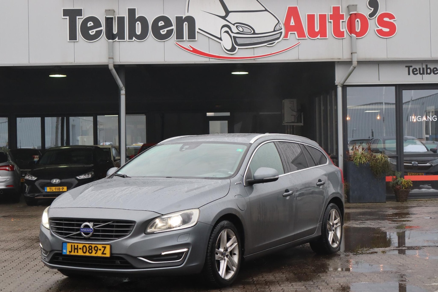 Volvo V60 - 2.4 D6 Twin Engine Momentum Navigatie, Stoel- en stuurverwarming, Trekhaak, Camera, Lichtm - AutoWereld.nl