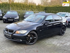 BMW 3-serie - 318i High Executive|Ketting + Klepseals vervangen|18 inch|Cruise control|Trekhaak|Climate