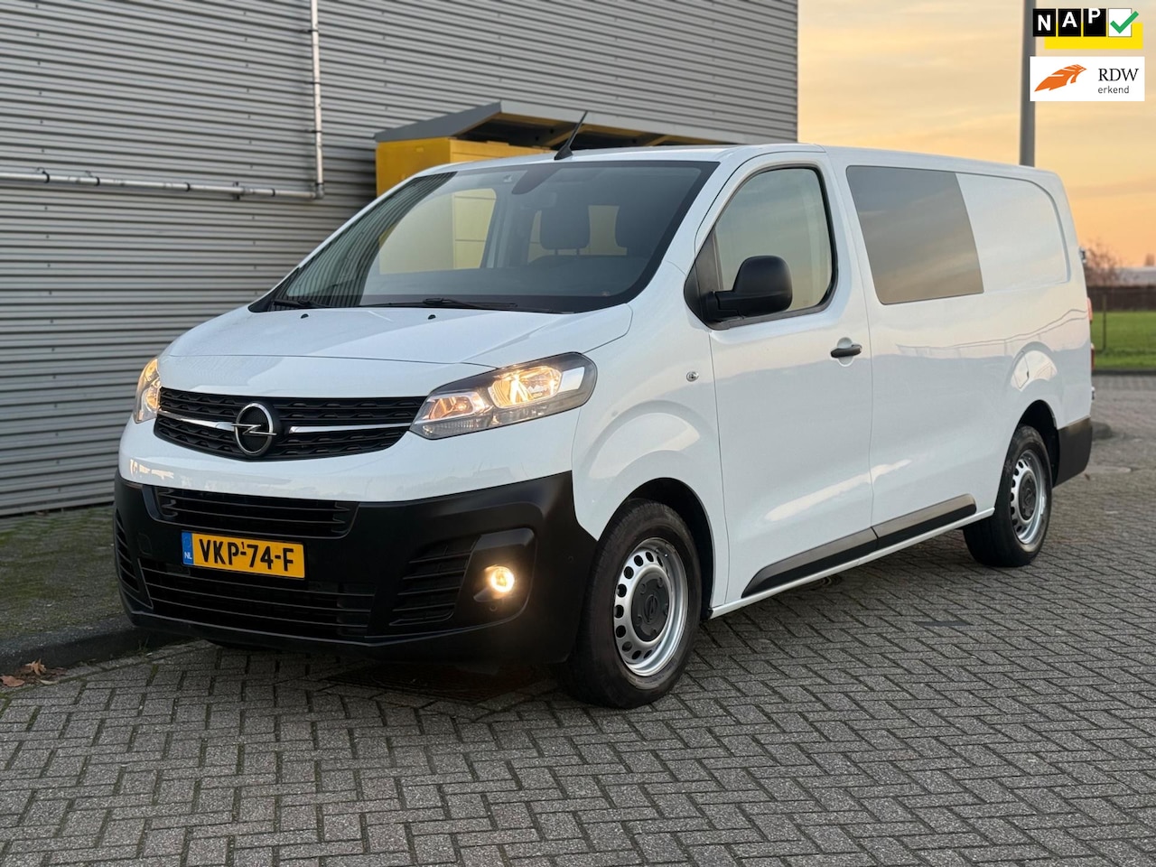 Opel Vivaro - 2.0 CDTI L3H1 DC Edition Dubbel Cabine 6P Airco Navi Pdc - AutoWereld.nl