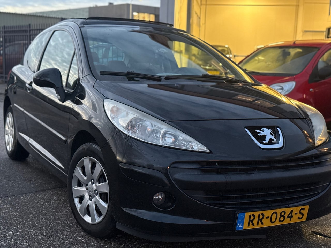Peugeot 207 - 1.4 XR Nap apk pano dak 2 sleutels nette staat - AutoWereld.nl