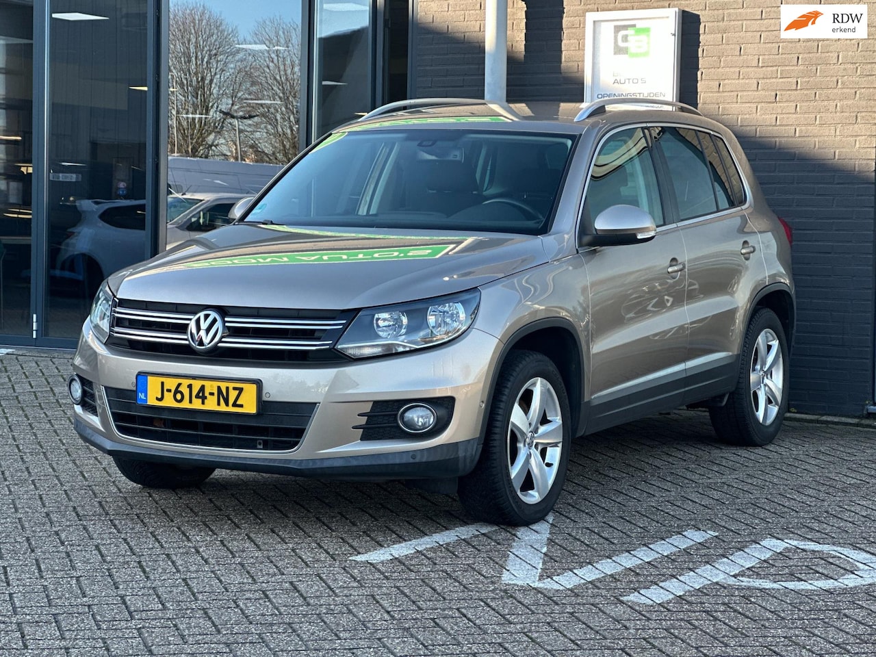 Volkswagen Tiguan - 1.4 TSI Sport&Style/AIRCO/TREKHAAK/NETTE STAAT!! - AutoWereld.nl