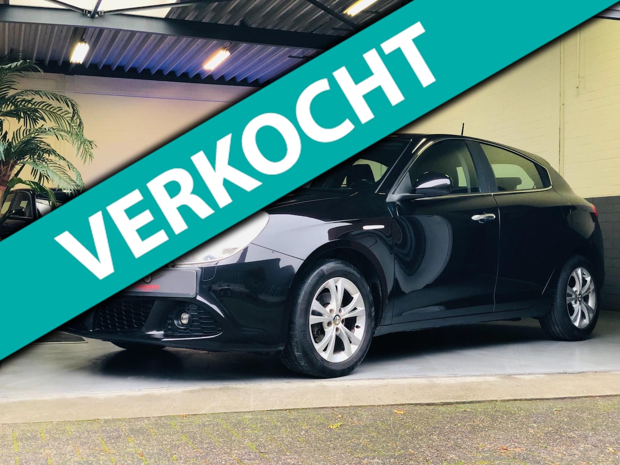 Alfa Romeo Giulietta - 1.4 T/ Cruise/PDC/Carplay/Xenon - AutoWereld.nl
