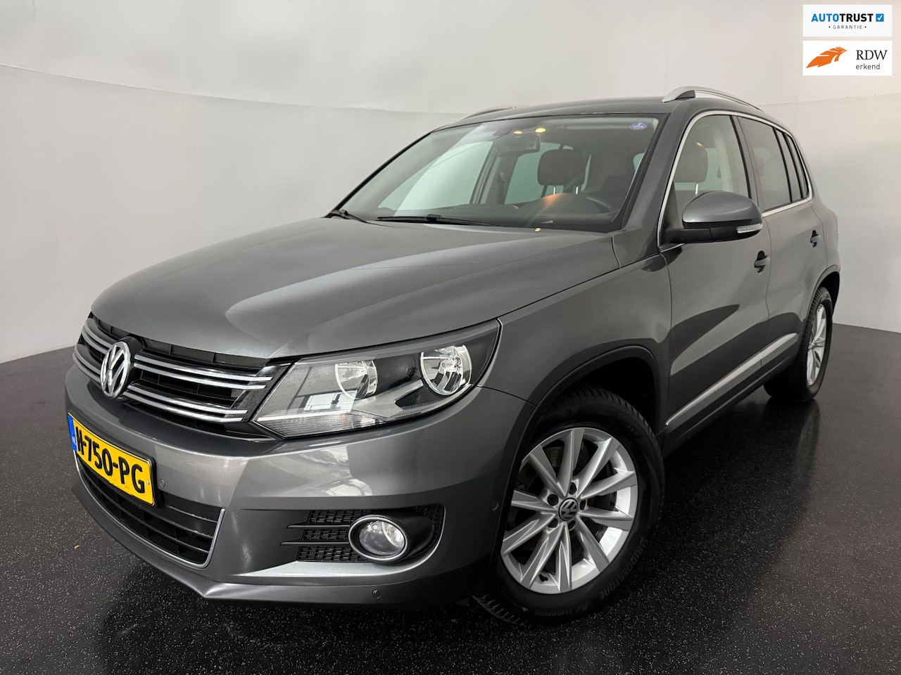Volkswagen Tiguan - 1.4 TSI Comfort / Leder / Pano / Trekhaak - AutoWereld.nl