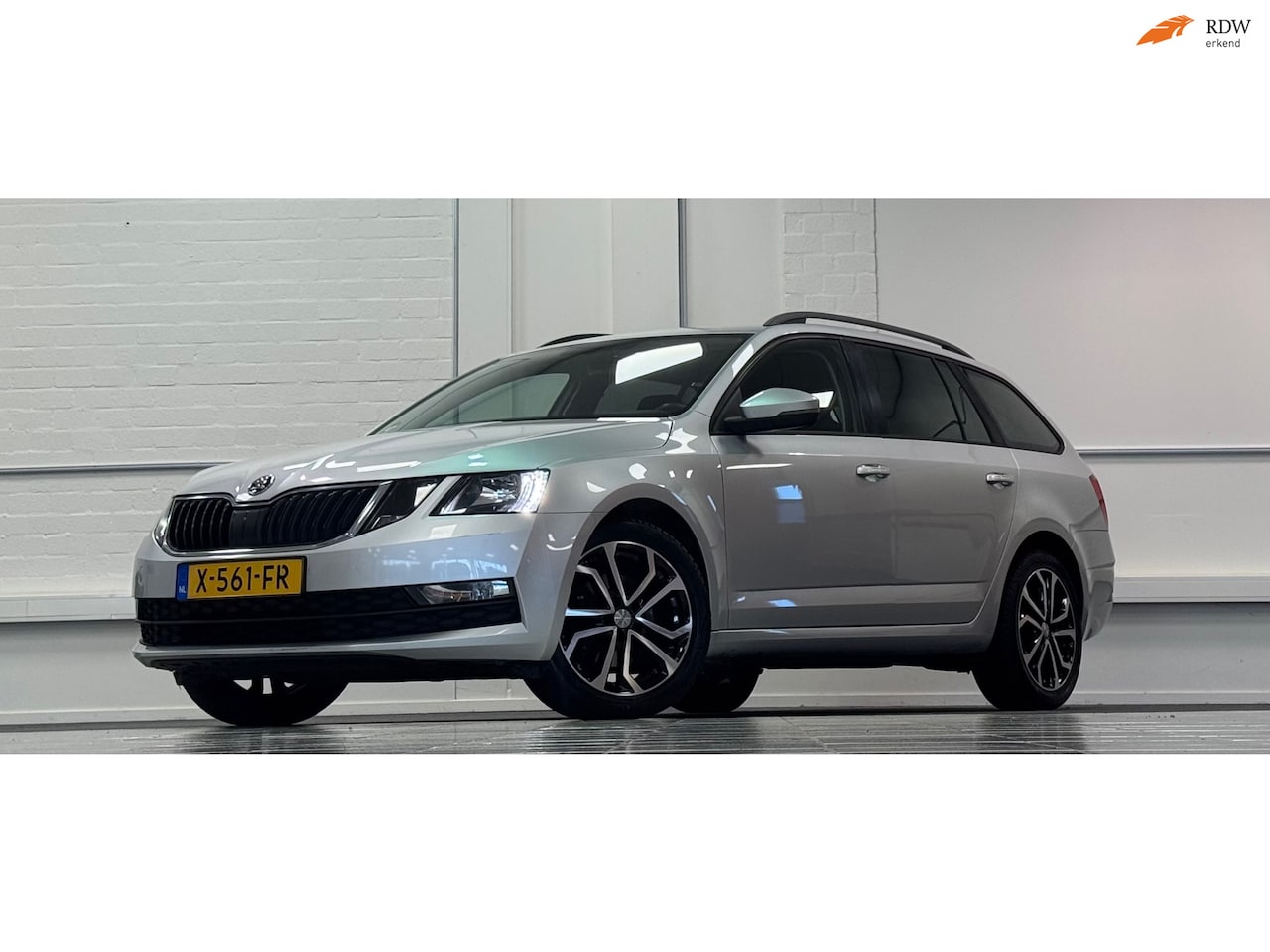 Skoda Octavia Combi - 1.0 TSI Greentech Ambition Business 17" LM Navi DAP Mooi! - AutoWereld.nl