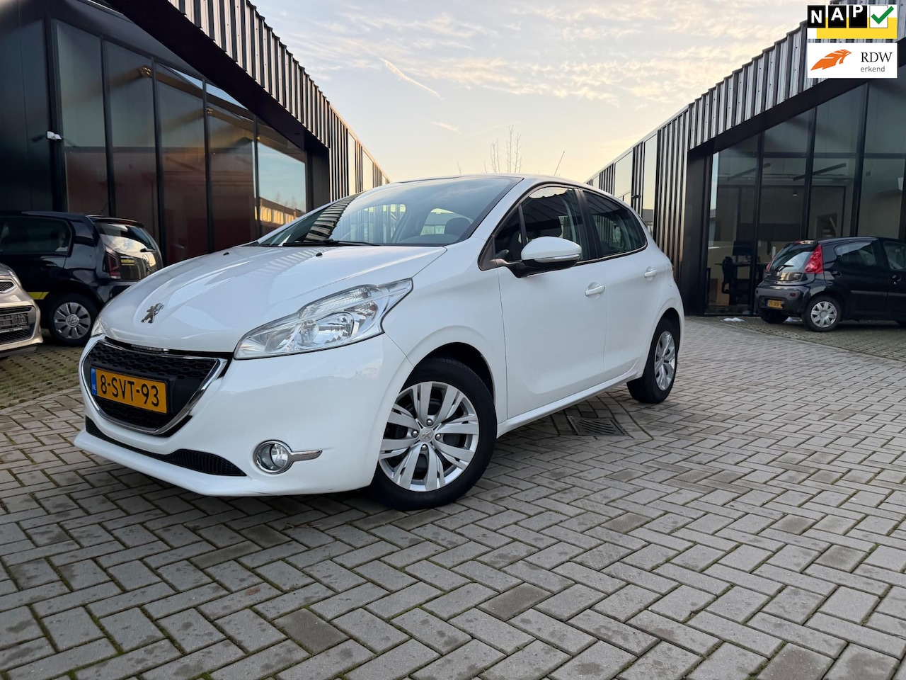 Peugeot 208 - 1.2 e-VTi Active Automaat Clima Cruise NL Auto NAP - AutoWereld.nl