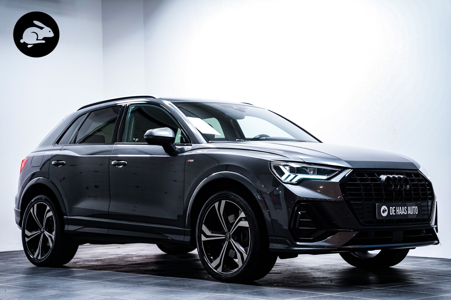 Audi Q3 - 45 TFSI e 2x S-Line Black ed|20 inch|Trekhaak|Alcantara|Acc|Camera - AutoWereld.nl