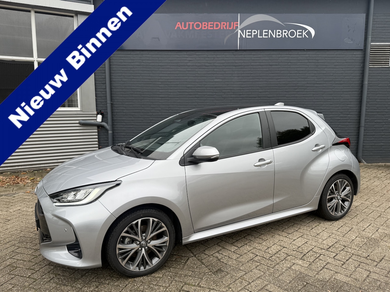 Toyota Yaris - 1.5 Hybrid 130 Launch Edition Executive Pano  11-2024 16.675 KM - AutoWereld.nl