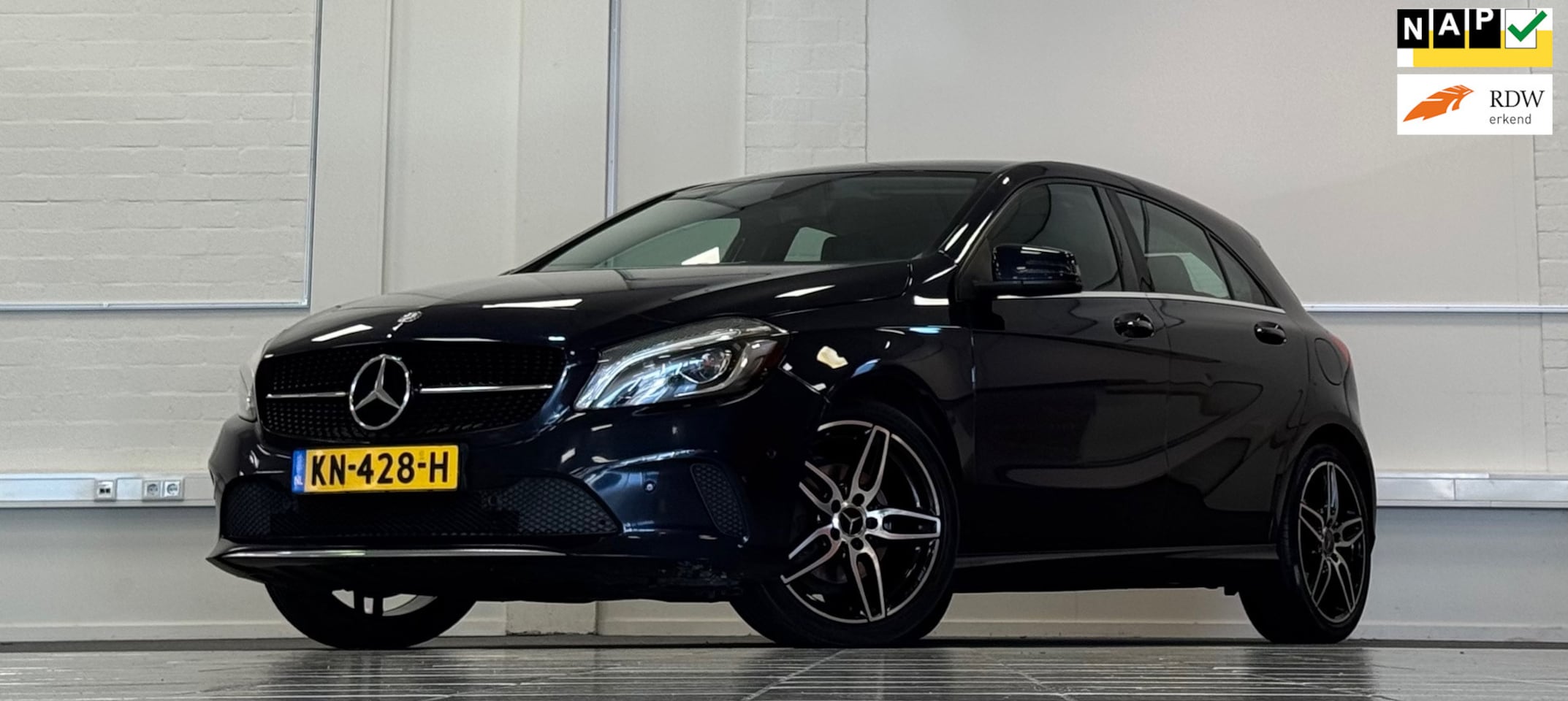 Mercedes-Benz A-klasse - 160 Ambition 18" LM Leer/stof Navigatie Mooi! - AutoWereld.nl
