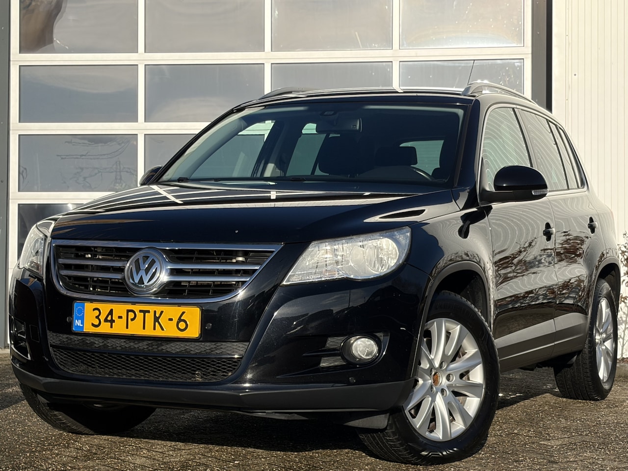 Volkswagen Tiguan - 1.4 TSI Sport&Style 122pk | Achteruitrijcamera | Bluetooth | Cruise control | Electronic c - AutoWereld.nl