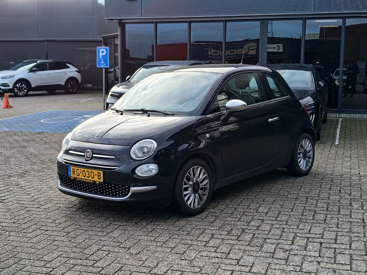 Fiat 500 - 0.9 TwinAir Turbo Lounge 80pk Automaat | Panoramadak | Navigatie by App | Parkeersensoren - AutoWereld.nl