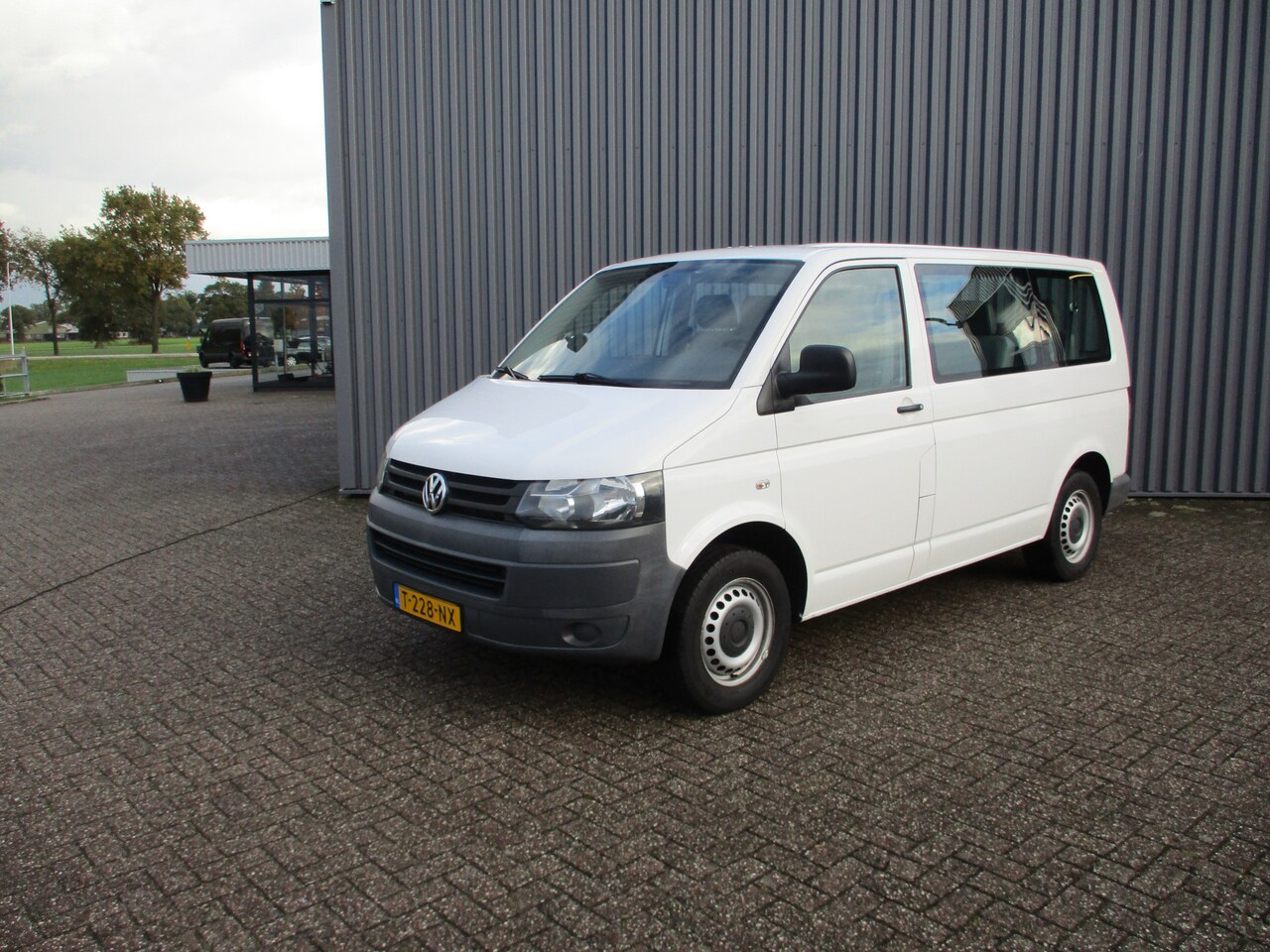 Volkswagen Transporter Kombi - 2.0 TDI 102 PK 9 Persoons personenbus - AutoWereld.nl