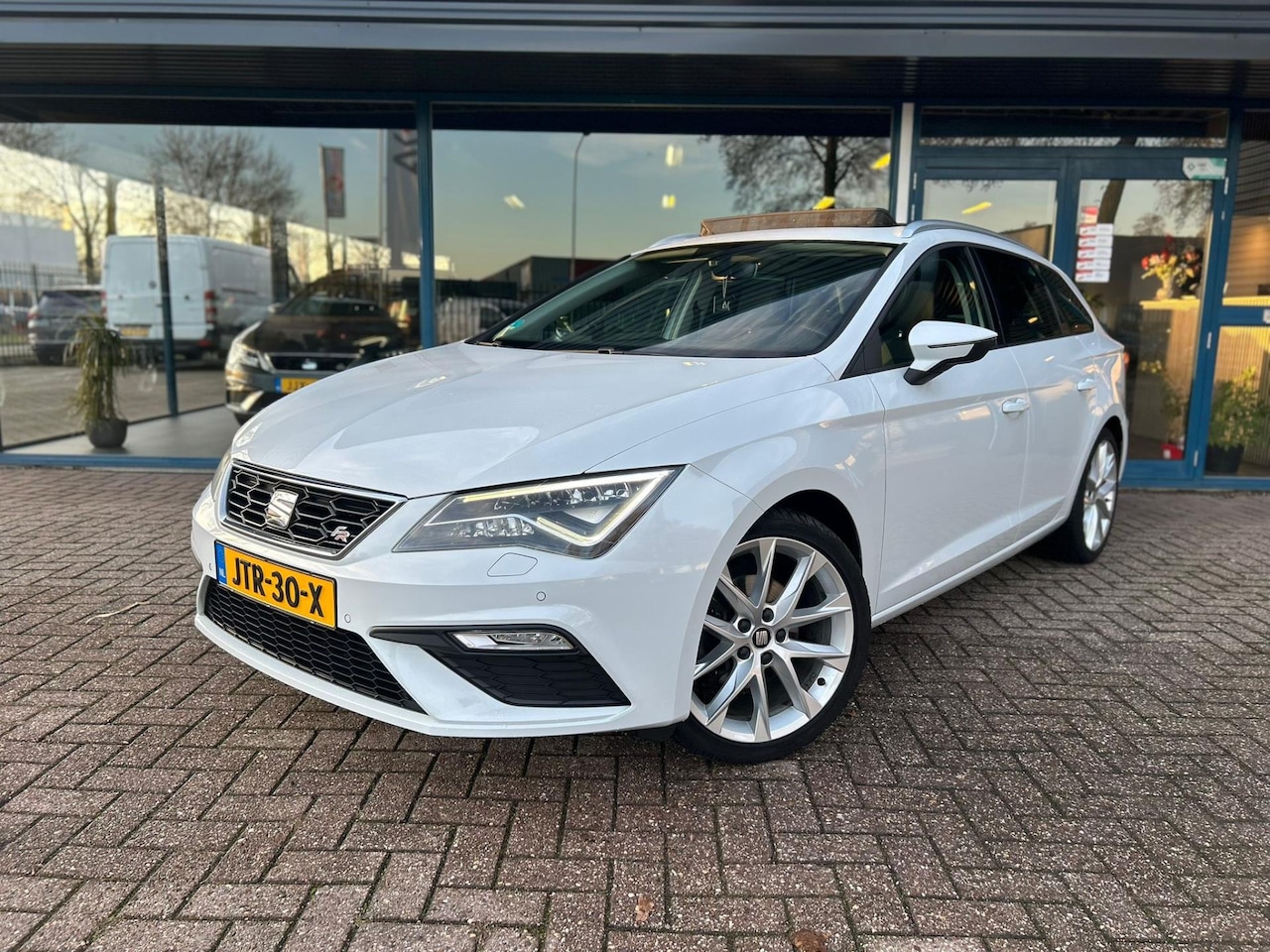 SEAT Leon ST - 1.4 EcoTSI FR|Pano|LED|PDC|DAB+|DSG|Stoelverwarming - AutoWereld.nl