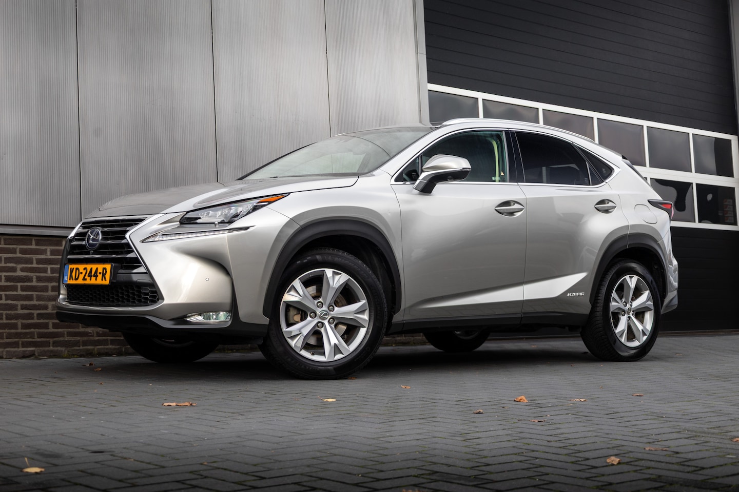 Lexus NX - 300h 198 pk AWD President Line / Red-Carpet/ Stoel.Verw+Verk/ Stuurwerw/ 360-Camera/ Adapt - AutoWereld.nl