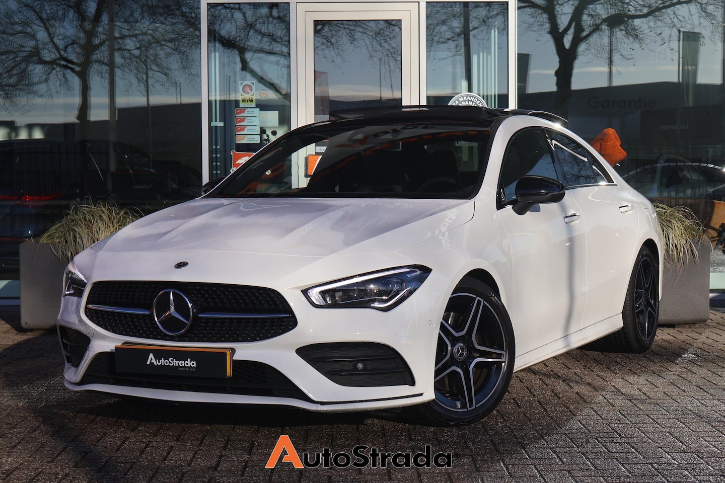 Mercedes-Benz CLA-Klasse - Coupé 200 AMG-Line 163pk | Multibeam LED | Pano | Camera | Memory | Sfeer | Cruise | Clima - AutoWereld.nl