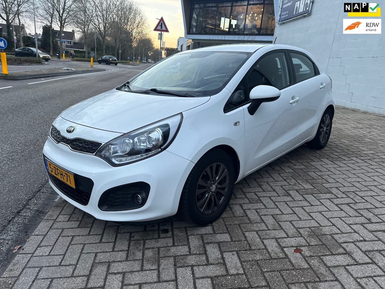 Kia Rio - 1.2 CVVT BusinessLine CarPlay - AutoWereld.nl