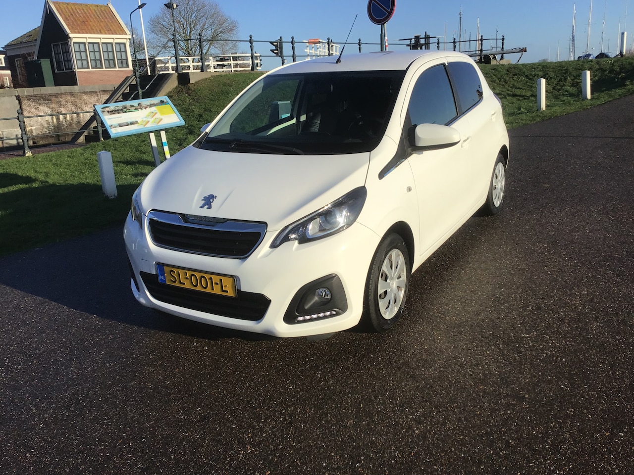 Peugeot 108 - 1.0 e-VTi Active Bj2018/automaat/136000km/5drs - AutoWereld.nl
