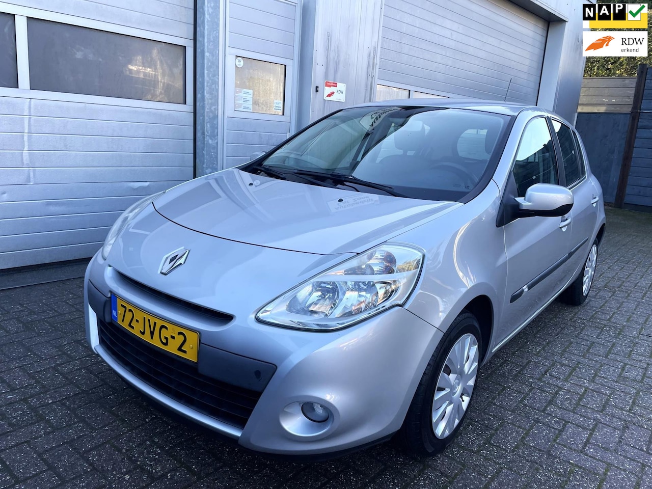 Renault Clio - 1.2 Sélect. Business-Navi-Clima-Cruise-Trekhaak - AutoWereld.nl