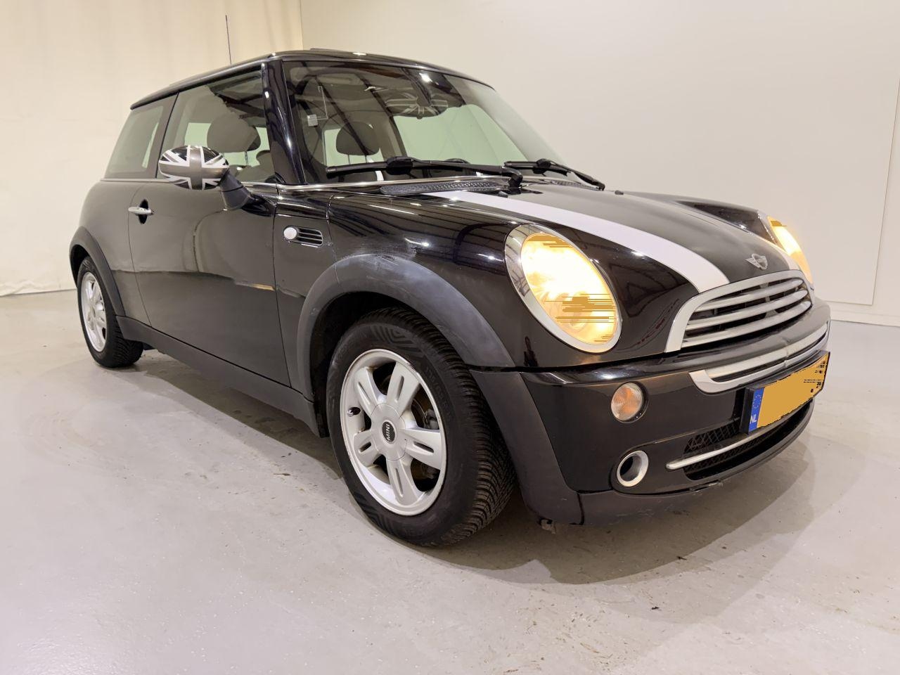 MINI Cooper - 1.6 ONE Black Union Jack Aut. - AutoWereld.nl