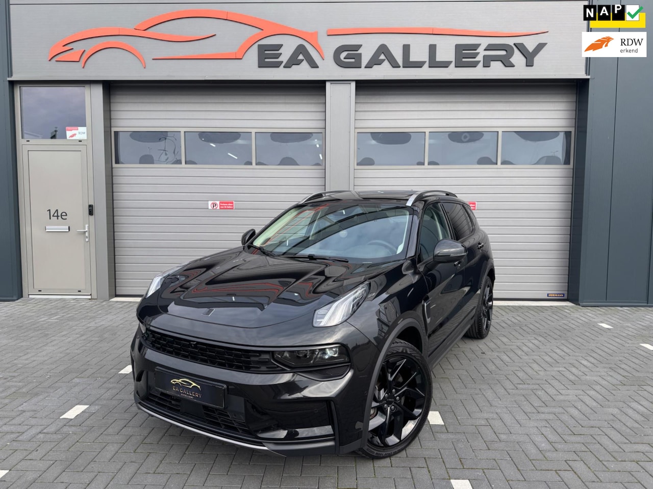 Lynk & Co 01 - 1.5 Bomvol Black Edition 261PK 360°Camera Zwarte hemel - AutoWereld.nl