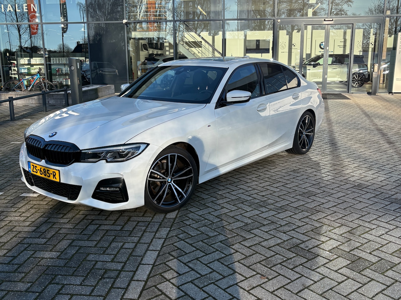 BMW 3-serie - 320i High Executive Edition - AutoWereld.nl