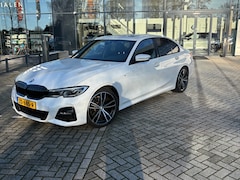 BMW 3-serie - 320i High Executive Edition
