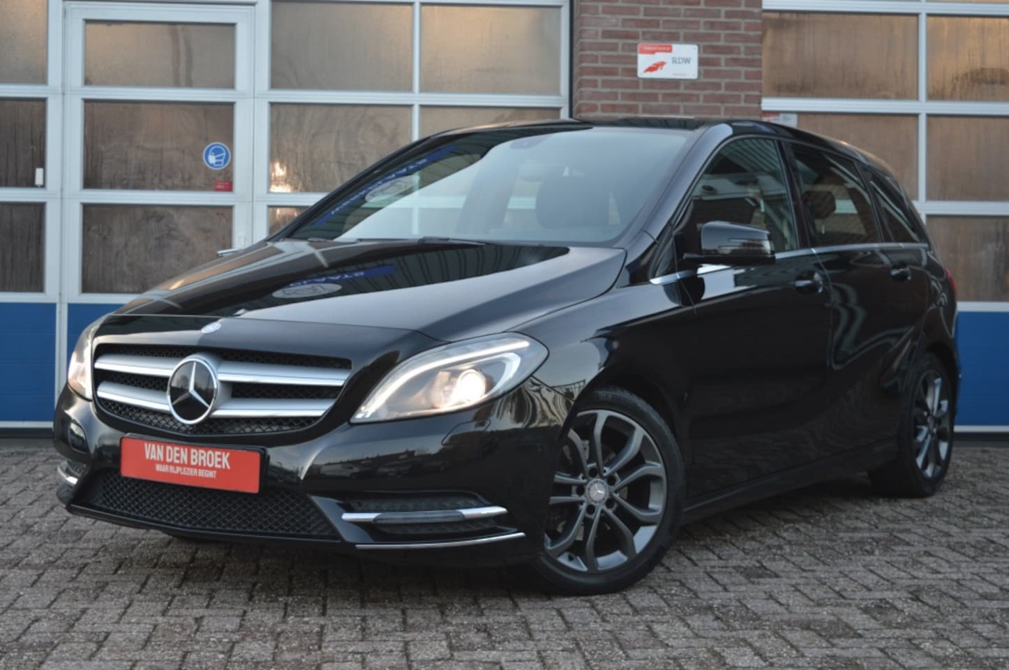 Mercedes-Benz B-klasse - 180 Ambition | AUT - NAVI - TRK.HAAK - AutoWereld.nl