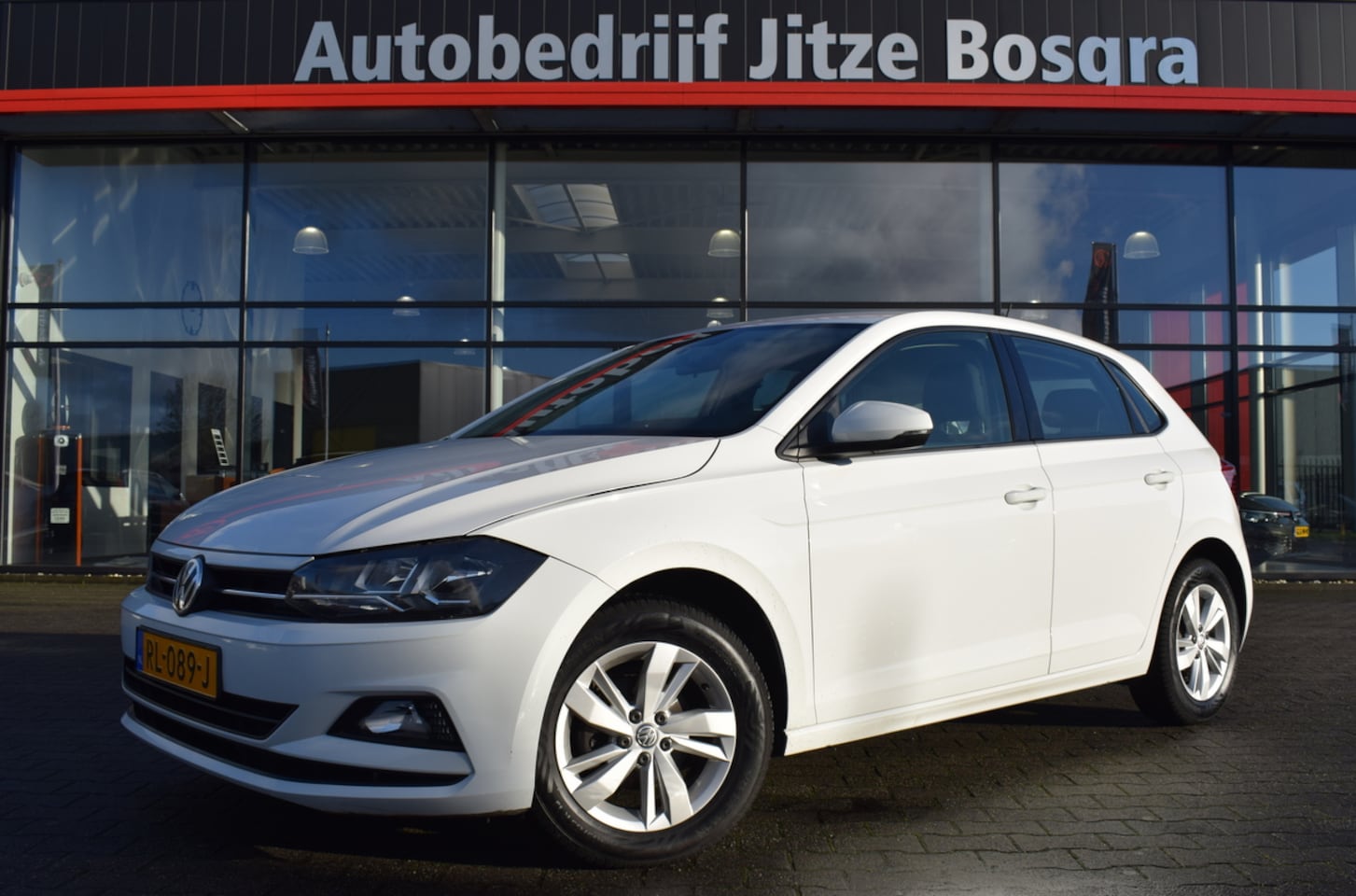 Volkswagen Polo - 1.0 TSI Comfortline Carplay | Airco | Full Map Navi | Adaptieve Cruise Control | 15 Inch L - AutoWereld.nl