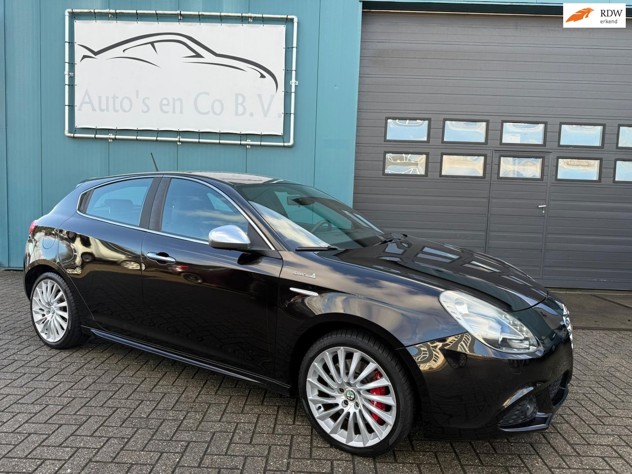 Alfa Romeo Giulietta - 1.4 T Distinctive Leder Clima Cruise Xenon 18" Pdc Onderhoudsboekjes NAP - AutoWereld.nl
