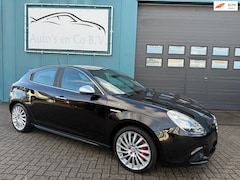 Alfa Romeo Giulietta - 1.4 T 170 pk Distinctive Leder Clima Cruise Xenon 18" Pdc Onderhoudsboekjes NAP
