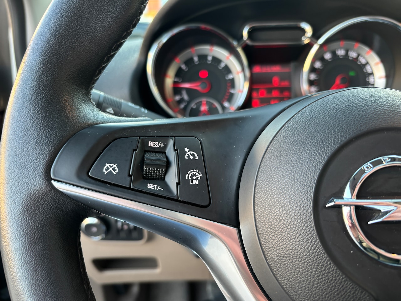 Opel ADAM - 1.2 Glam | Org-NL auto. 1e eig. Leder. Lage km! Pano.