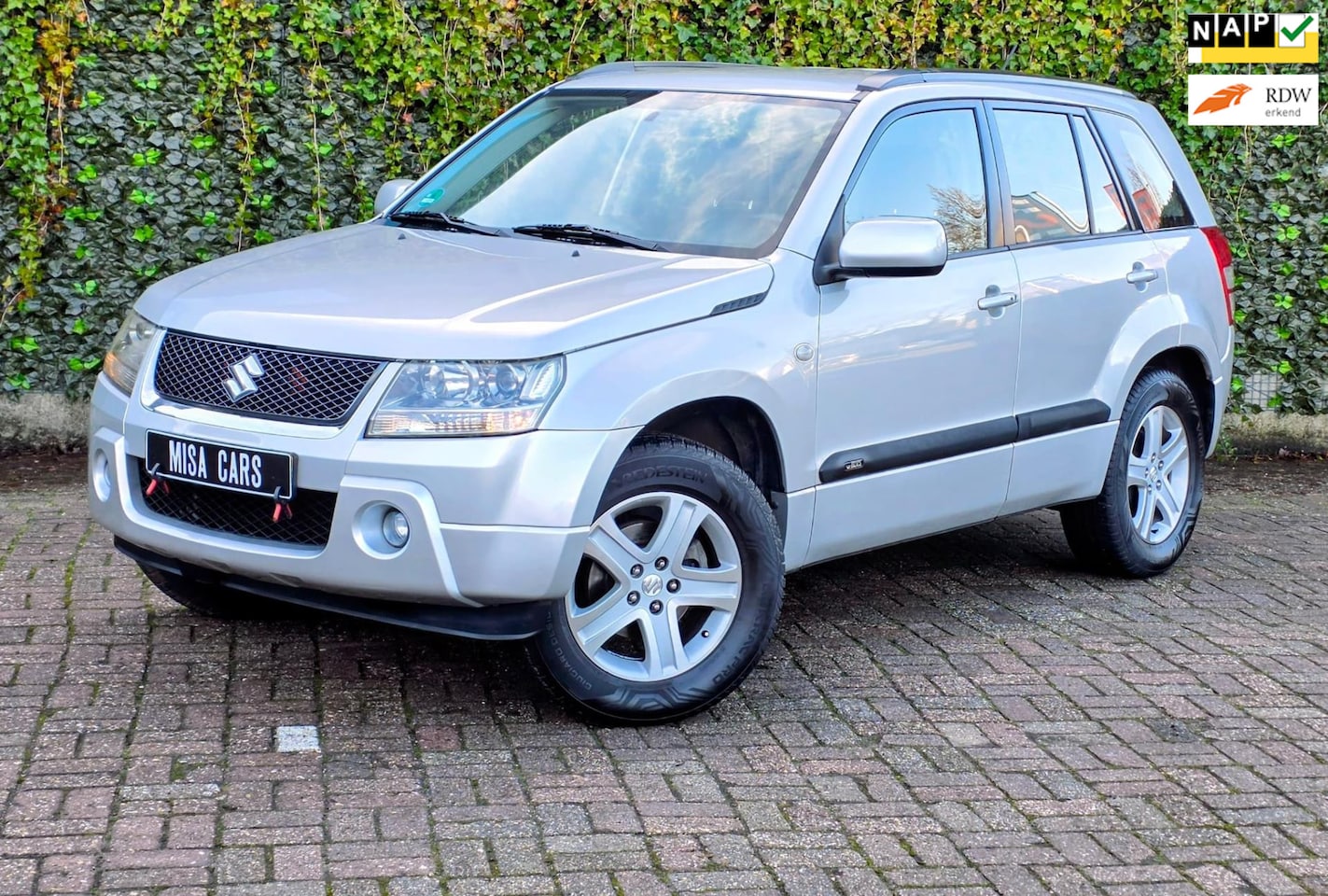Suzuki Grand Vitara - 2.0-16V Exclusive Airco APK 4x4 NW Koppeling NW Ketting Leder - AutoWereld.nl
