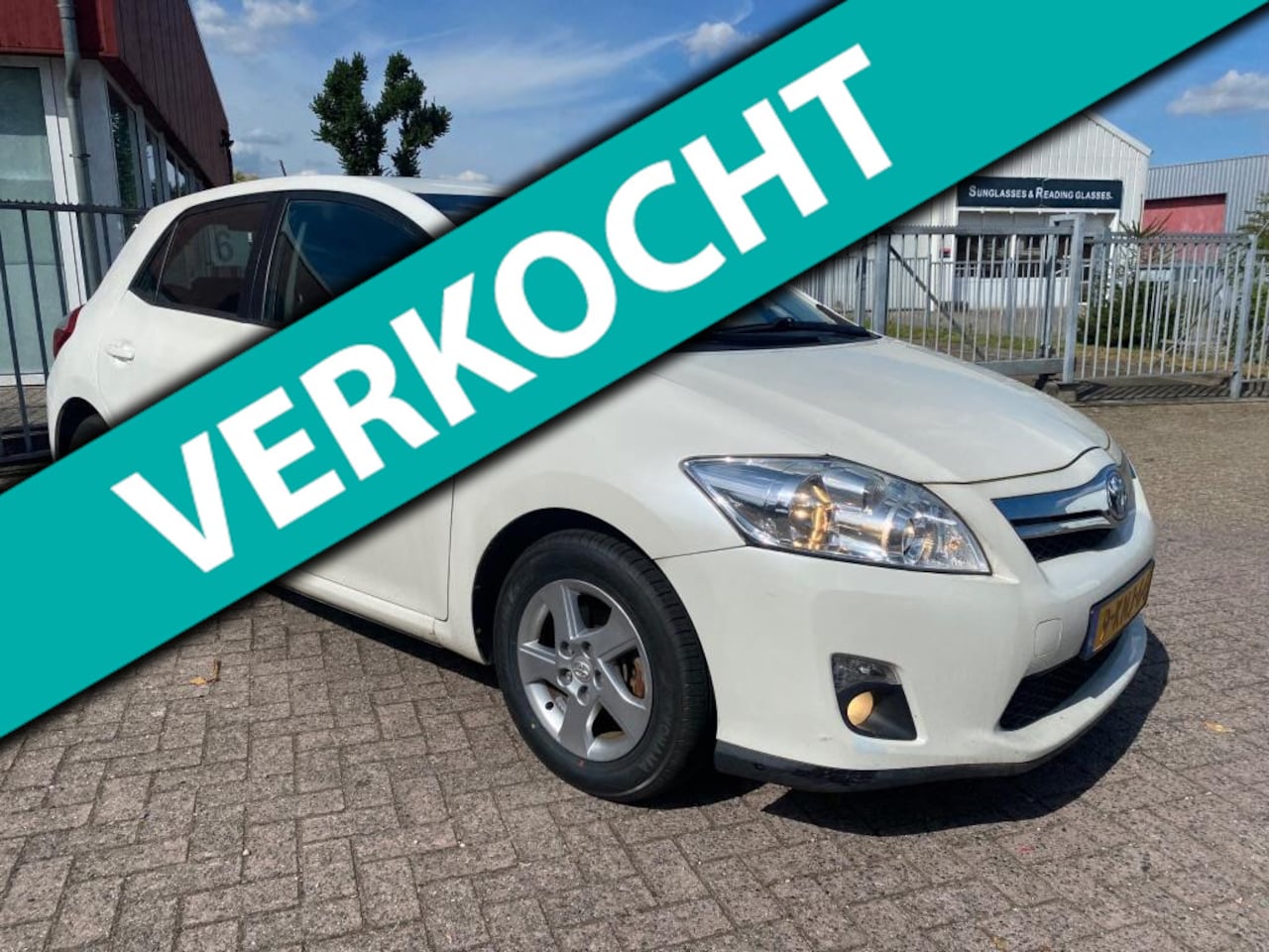 Toyota Auris - 1.8 Full Hybrid AUTOMAAT aspiration 128000 km org incl onderhoudsboekje, Airco , grote beu - AutoWereld.nl