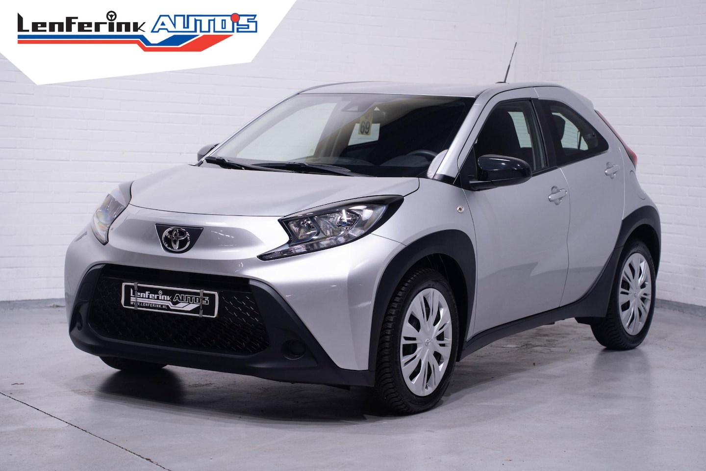 Toyota Aygo X - 1.0 VVT-i MT Play Camera Apple Carplay Cruisecontrol 1e Eig. NAP - AutoWereld.nl