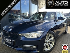 BMW 3-serie Touring - 320d Upgrade Edition | UNIEKE NETTE STAAT | Leer | Stoelverwarming | Parkeersensoren Voor