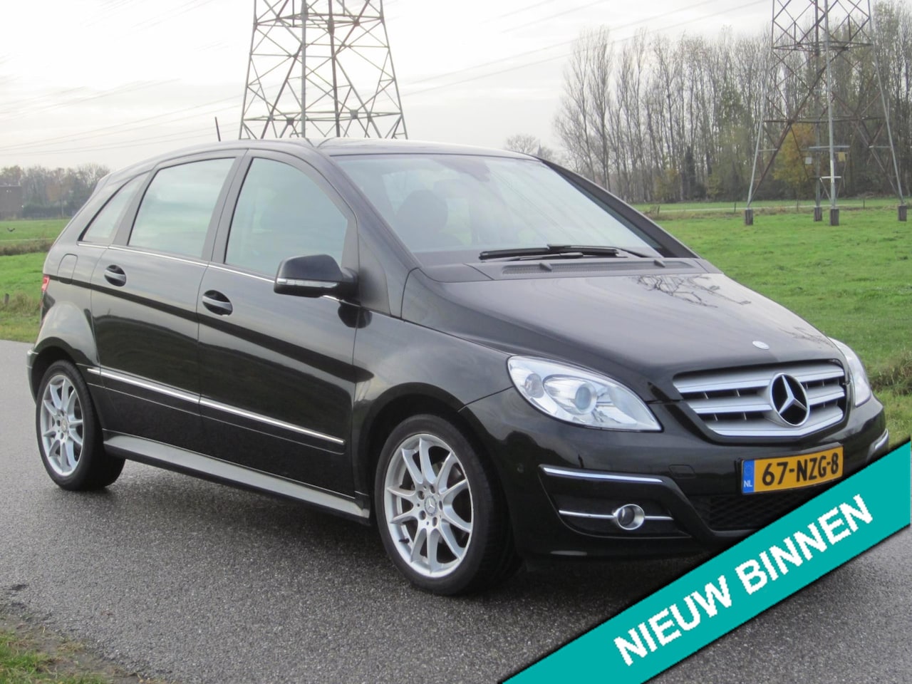 Mercedes-Benz B-klasse - 180 Met ECC / LEER / PDC / NAVIG / VELGEN - AutoWereld.nl