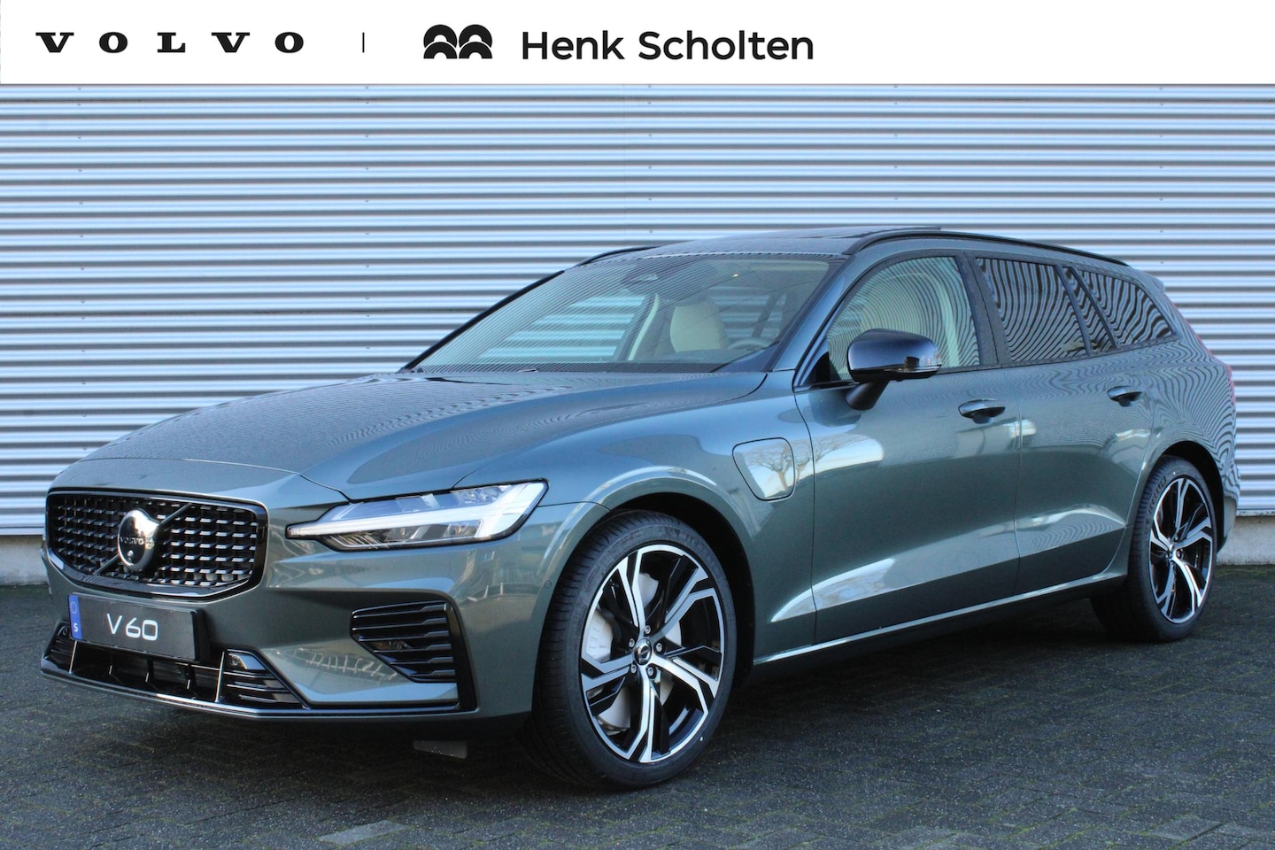 Volvo V60 - 2.0 T8 Plug-in hybrid AWD Plus Performance Dark | Polestar Engineered Optimisation | Panor - AutoWereld.nl