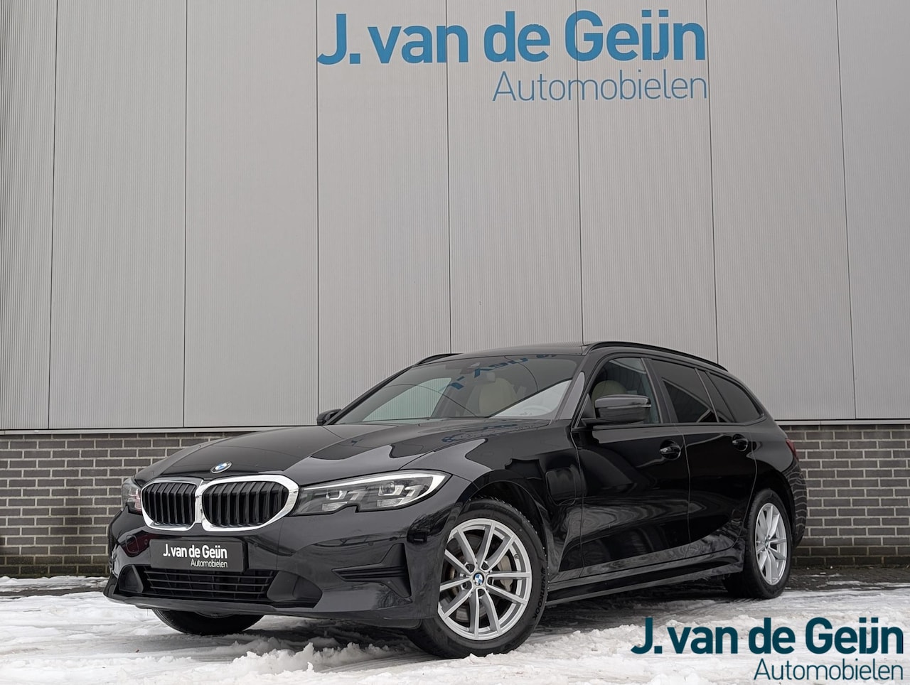 BMW 3-serie Touring - 330e (215 kW) | Panorama | Leder | Sport | LED | 1e Eig | - AutoWereld.nl