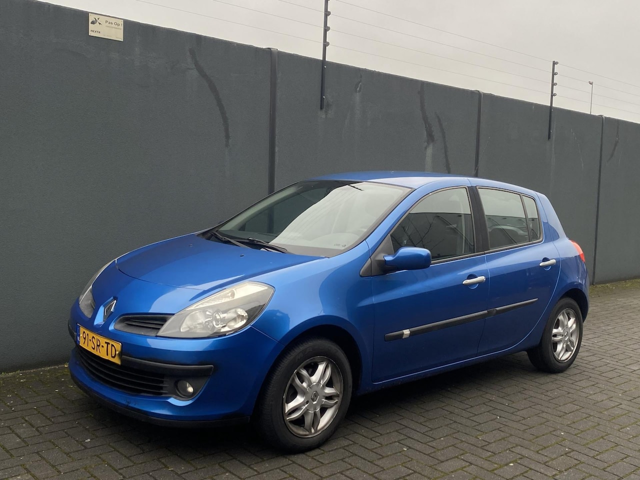 Renault Clio - 1.4-16V 5-DRS RIJDT GOED-AIRCO-APK NIEUW-VELGEN - AutoWereld.nl
