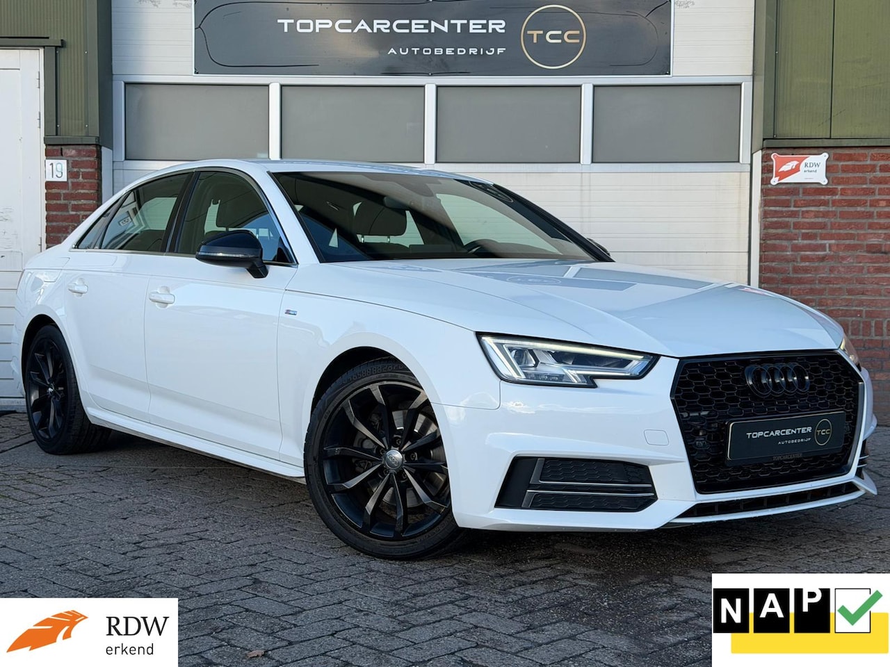 Audi A4 Limousine - 1.4 TFSI Sport S line/KEYLESS/STOELV/PARKS - AutoWereld.nl