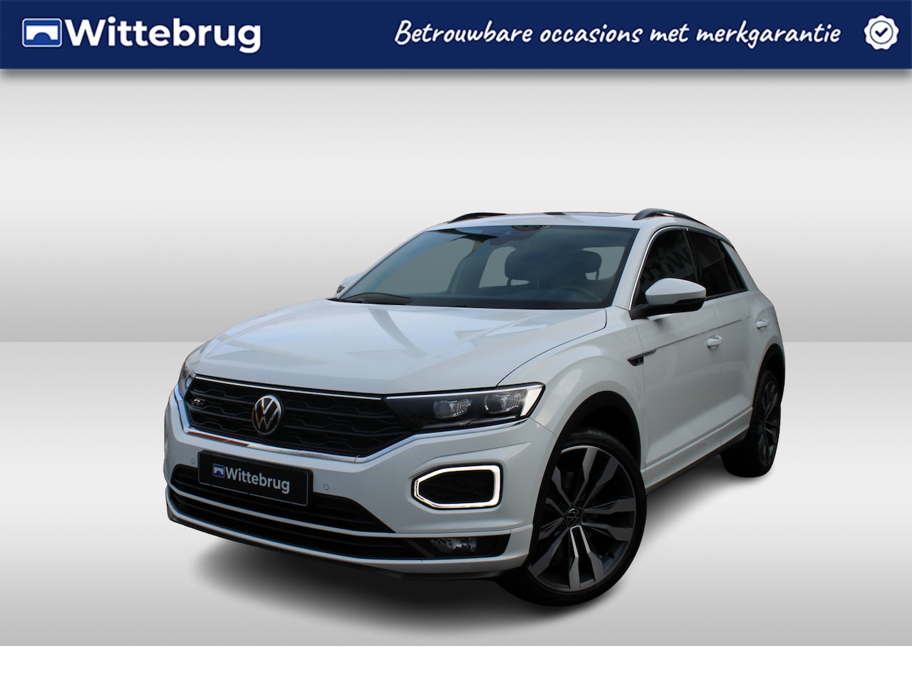 Volkswagen T-Roc - 1.5 TSI 150pk R-Line DSG Automaat / Panoramadak / LM 19 inch / Digital cockpitt / Navigati - AutoWereld.nl