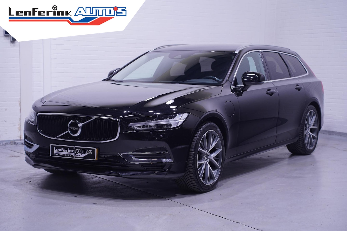 Volvo V90 - 2.0 T8 AWD Momentum Navi Stuur- en stoelverwarming Led koplampen  Adaptive cruise 2100 kg - AutoWereld.nl