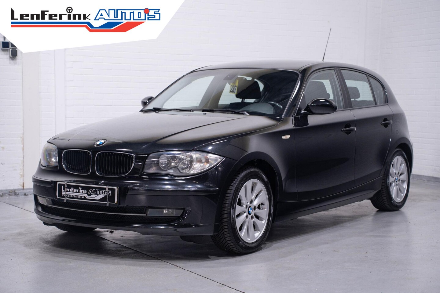 BMW 1-serie - 116i Introduction Cruise Stoelverwarming - AutoWereld.nl