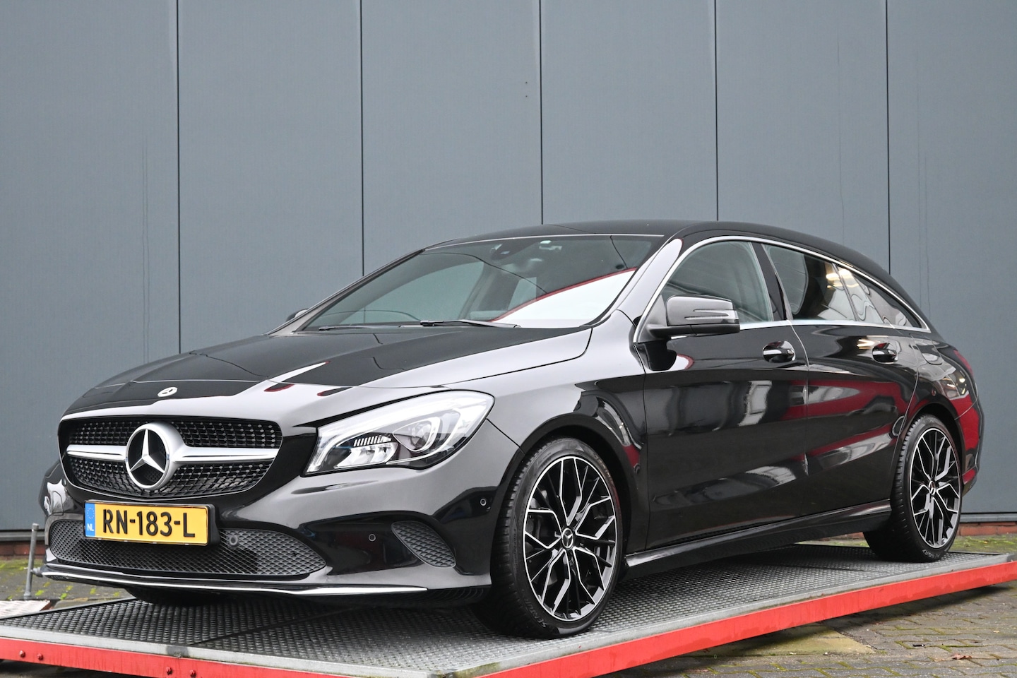 Mercedes-Benz CLA-klasse Shooting Brake - 180 Business Solution trekhaak carplay - AutoWereld.nl