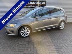 Volkswagen Golf Sportsvan - 1.2 TSI Highline met 1300kg trekgewicht | Camera | PDC V+A | Cruise | Trekhaak | Navi | LM