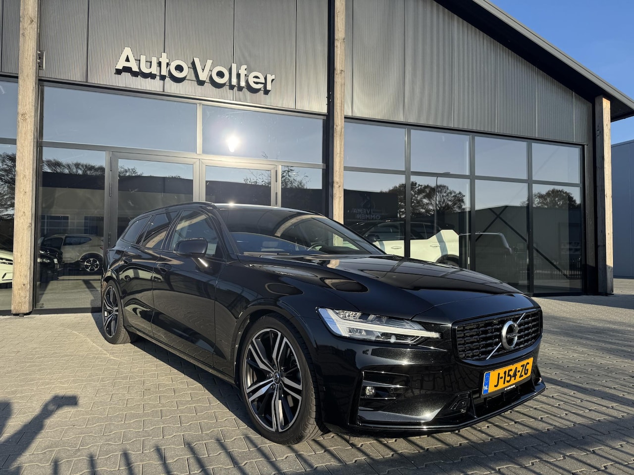 Volvo V60 - 2.0 B3 R-Design ACC|Blis|Trekhaak - AutoWereld.nl