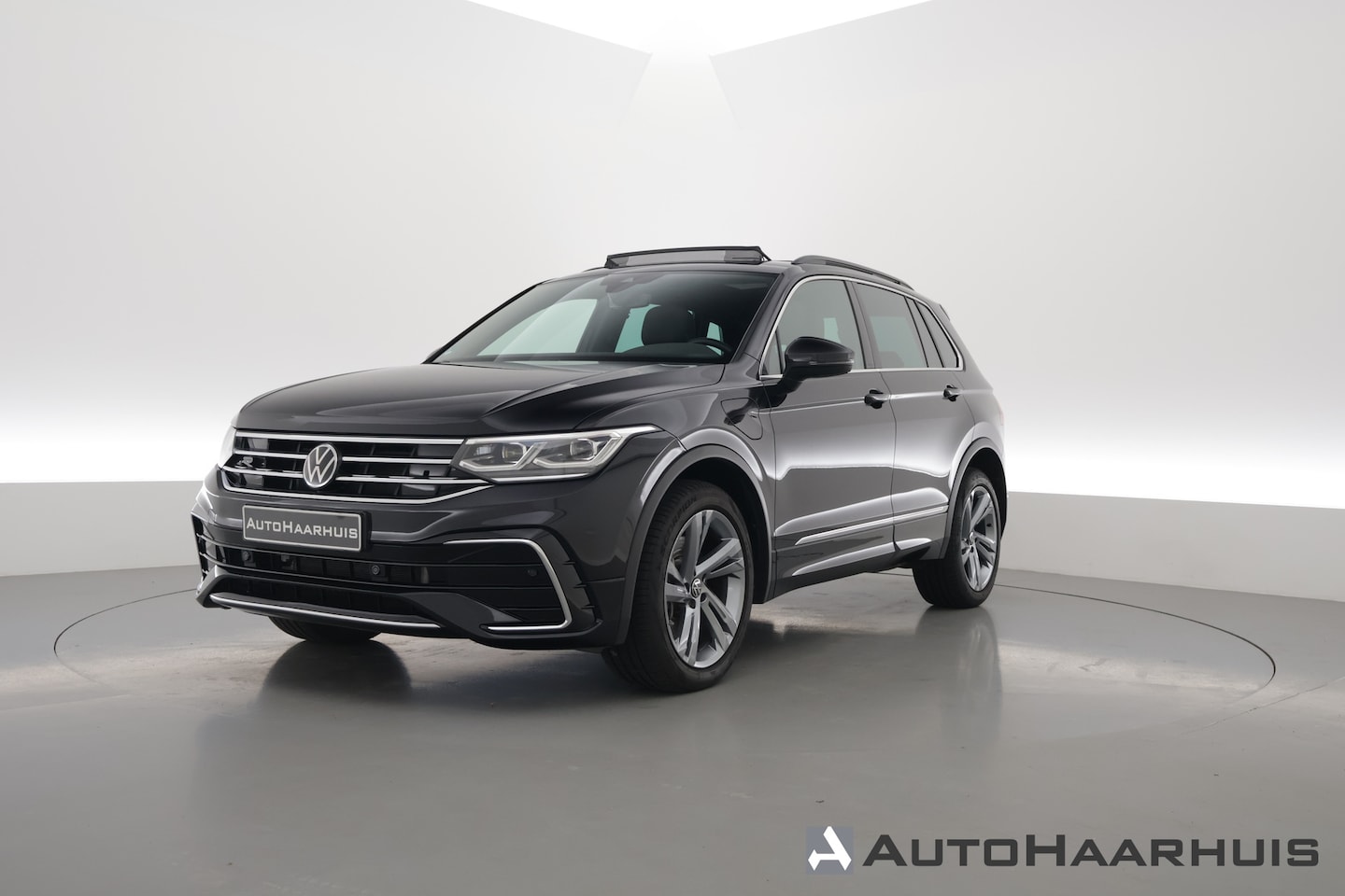 Volkswagen Tiguan - 1.4 TSI eHybrid R-Line Business+ | Pano | Dig. Cockpit | Camera+PDC | Stoel- Stuurverw. | - AutoWereld.nl