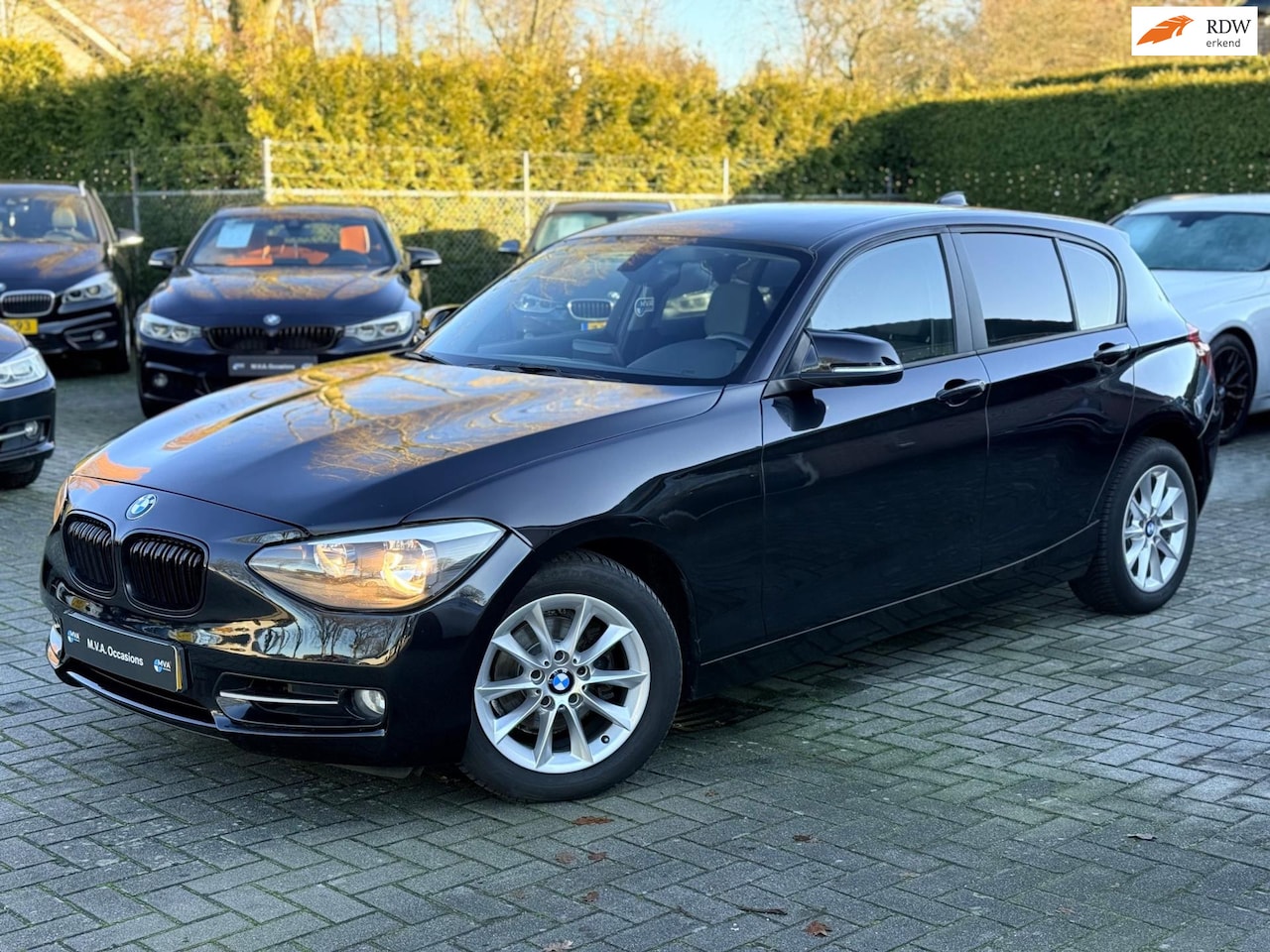 BMW 1-serie - 114i EDE Executive Urban|Nieuwe Ketting + Klepseals|Half Leder|Navigatie|Airco|Stoelverwar - AutoWereld.nl