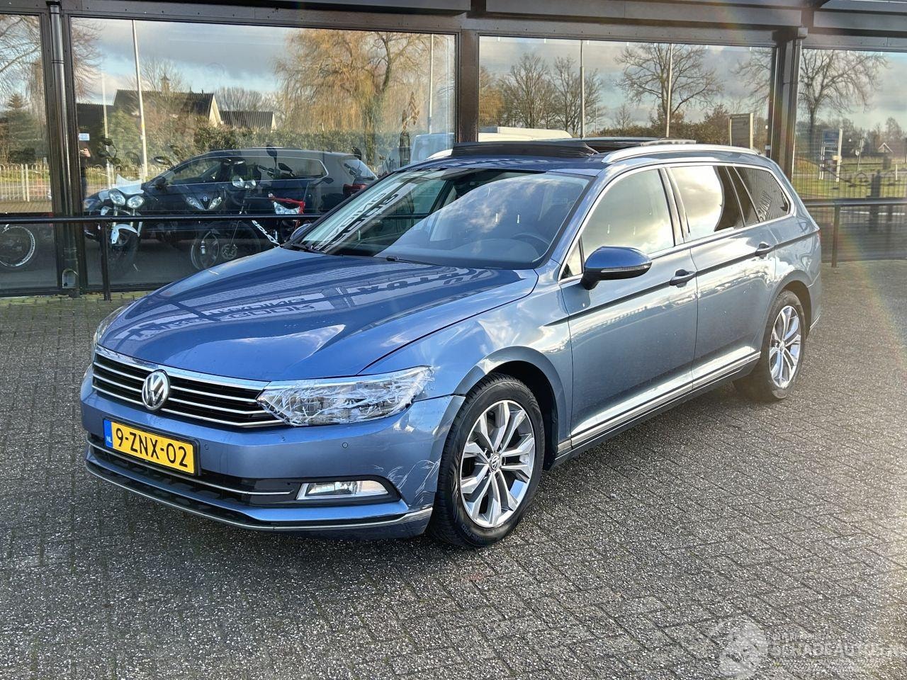 Volkswagen Passat Variant - 2.0 TDI Highline 2.0 TDI Highline - AutoWereld.nl